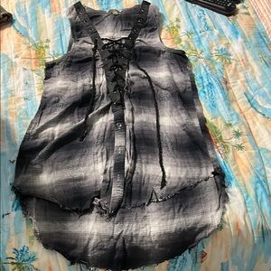 Sleeveless Stylish Black and Gray Women's Top by Gimmicks size small